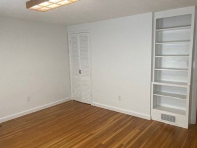 1006 South East Street, Amherst, MA 01002