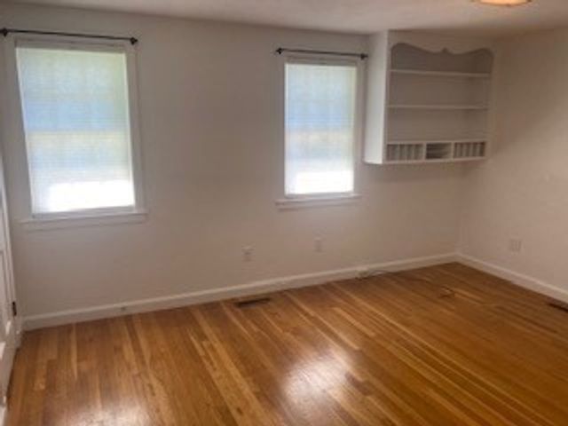 1006 South East Street, Amherst, MA 01002