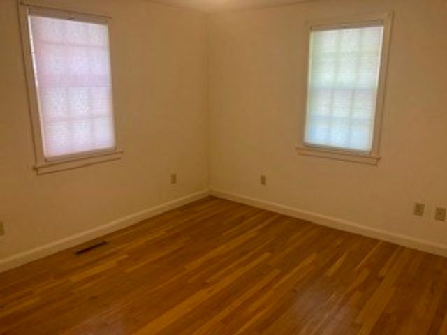 1006 South East Street, Amherst, MA 01002