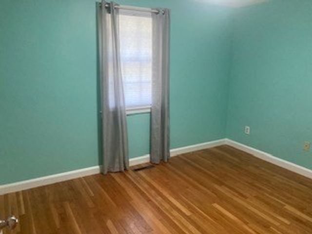 1006 South East Street, Amherst, MA 01002
