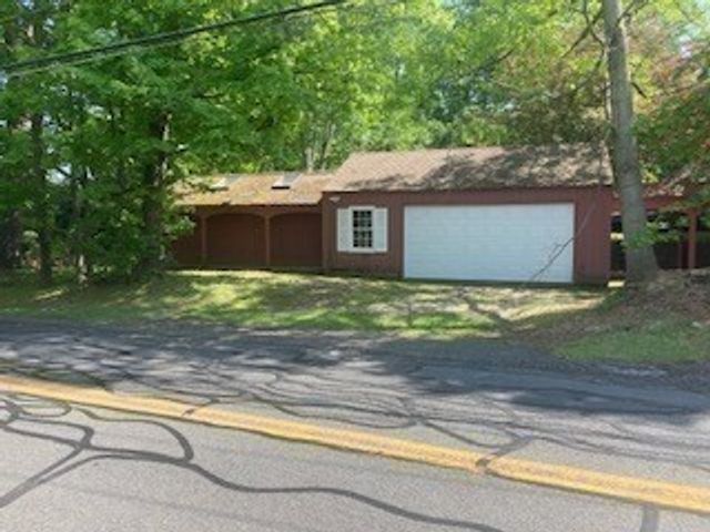 1006 South East Street, Amherst, MA 01002