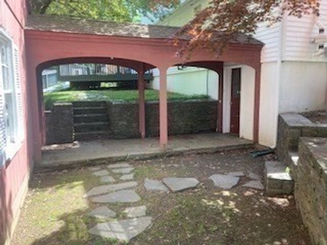 1006 South East Street, Amherst, MA 01002