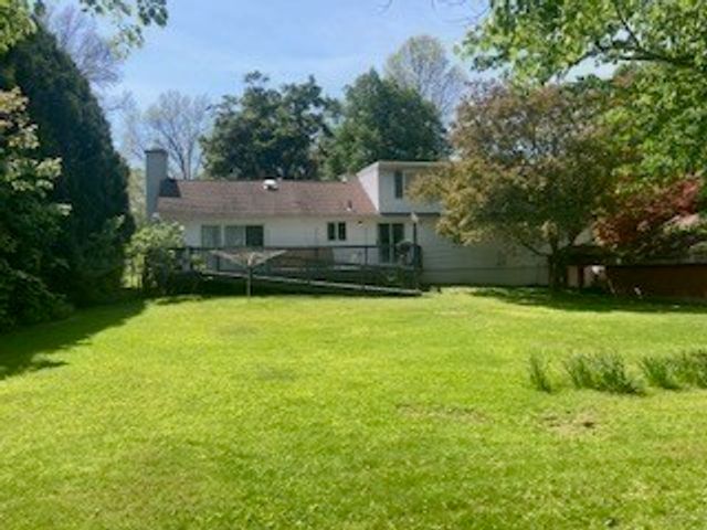 1006 South East Street, Amherst, MA 01002