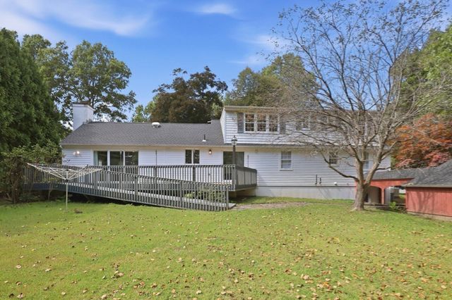1006 South East Street, Amherst, MA 01002