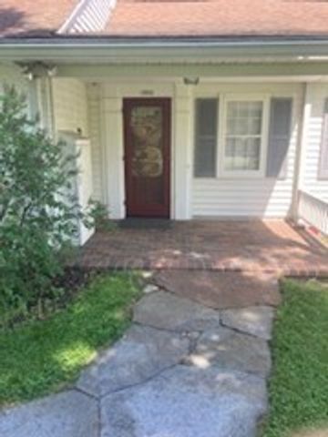 1006 South East Street, Amherst, MA 01002