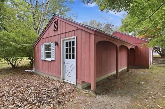 1006 South East Street, Amherst, MA 01002