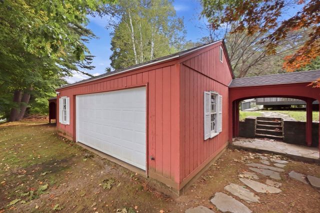 1006 South East Street, Amherst, MA 01002