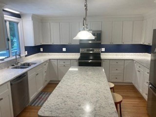 1006 South East Street, Amherst, MA 01002