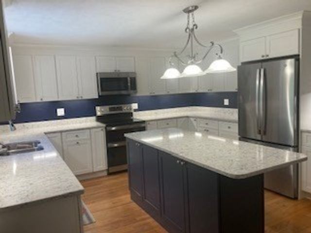 1006 South East Street, Amherst, MA 01002