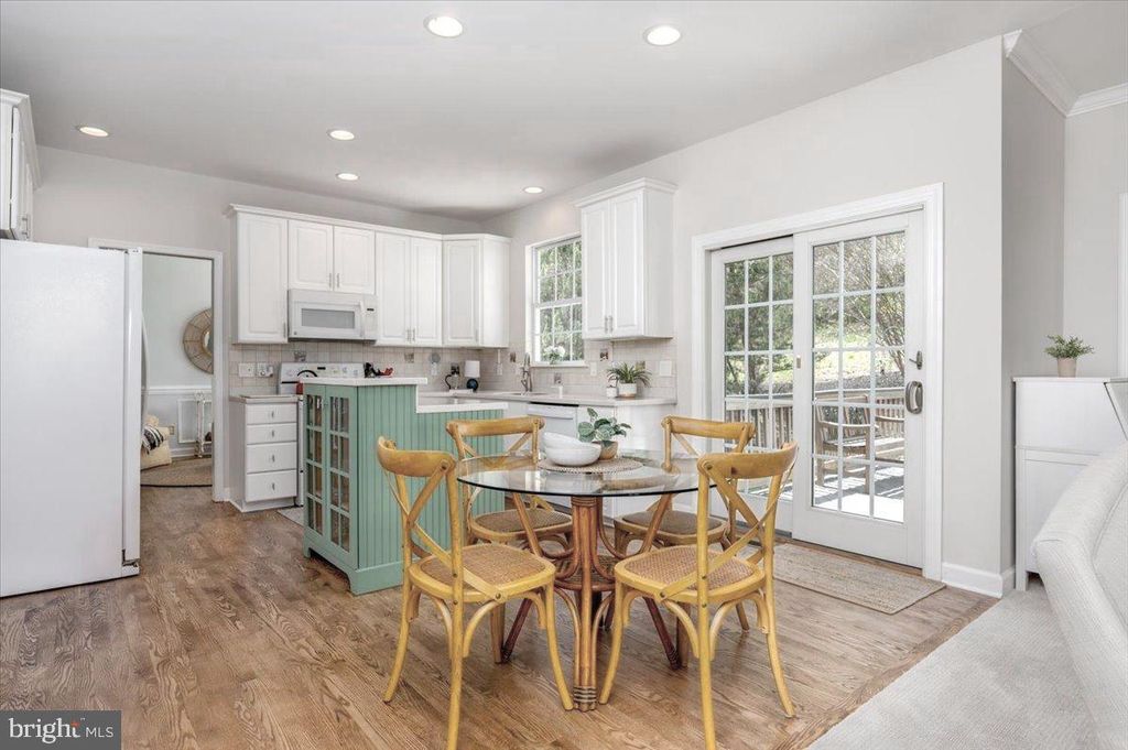 Image 13 of property listing at 3227 HOMEWOOD RD, Davidsonville, MD 21035