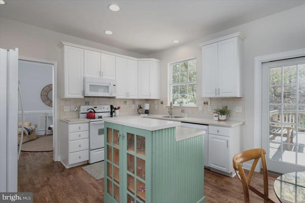 Image 15 of property listing at 3227 HOMEWOOD RD, Davidsonville, MD 21035