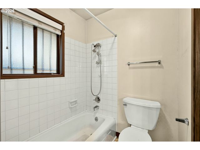 16735 Ne GLISAN St, Portland, OR 97230