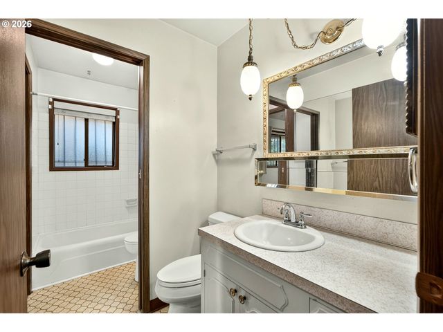 16735 Ne GLISAN St, Portland, OR 97230