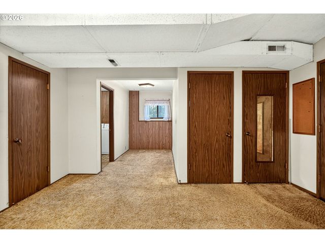 16735 Ne GLISAN St, Portland, OR 97230
