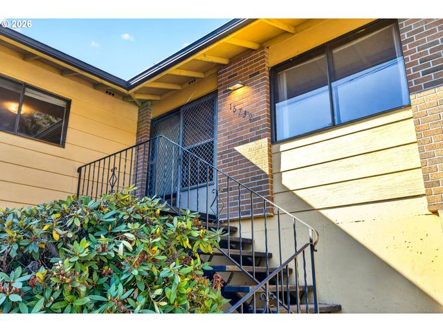 16735 Ne GLISAN St, Portland, OR 97230