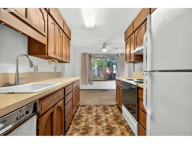 16735 Ne GLISAN St, Portland, OR 97230