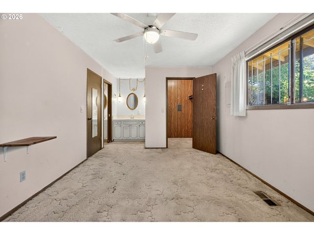 16735 Ne GLISAN St, Portland, OR 97230