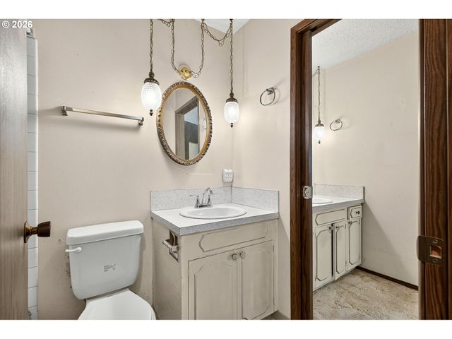 16735 Ne GLISAN St, Portland, OR 97230