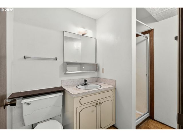 16735 Ne GLISAN St, Portland, OR 97230