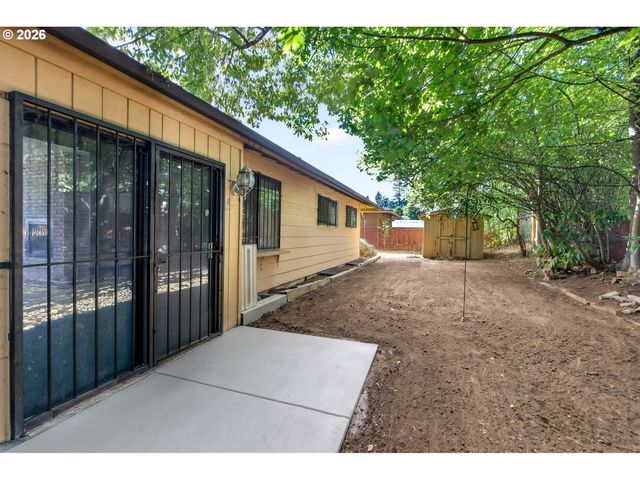16735 Ne GLISAN St, Portland, OR 97230