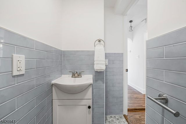 17 High Park Pl, Clifton City, NJ 07011