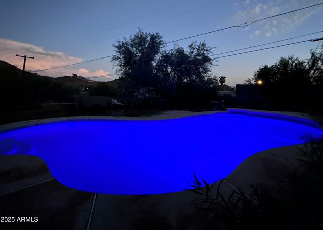 939 W MERCER Lane, Phoenix, AZ 85029