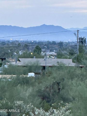 939 W MERCER Lane, Phoenix, AZ 85029