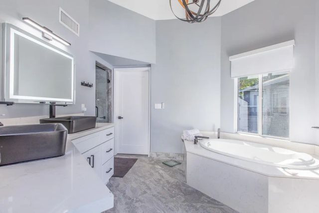 1207 Greenacre Avenue, West Hollywood, CA 90046