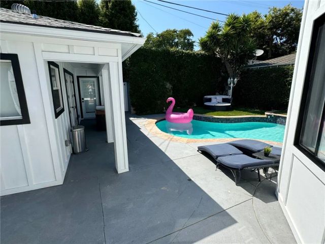 1207 Greenacre Avenue, West Hollywood, CA 90046