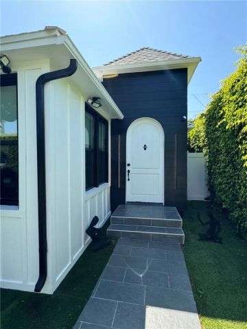 1207 Greenacre Avenue, West Hollywood, CA 90046