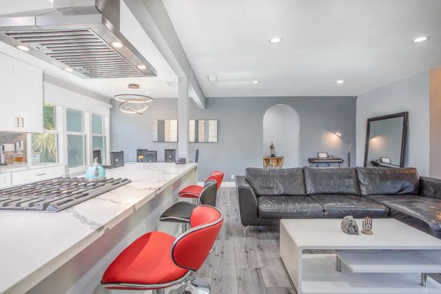 1207 Greenacre Avenue, West Hollywood, CA 90046