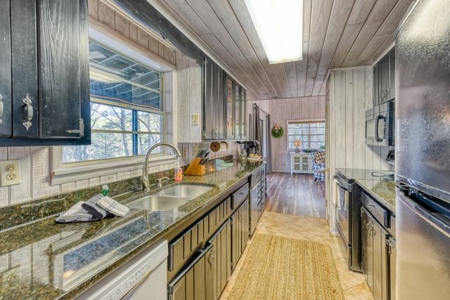 145 River Bend Lane, Blue Ridge, GA 30513