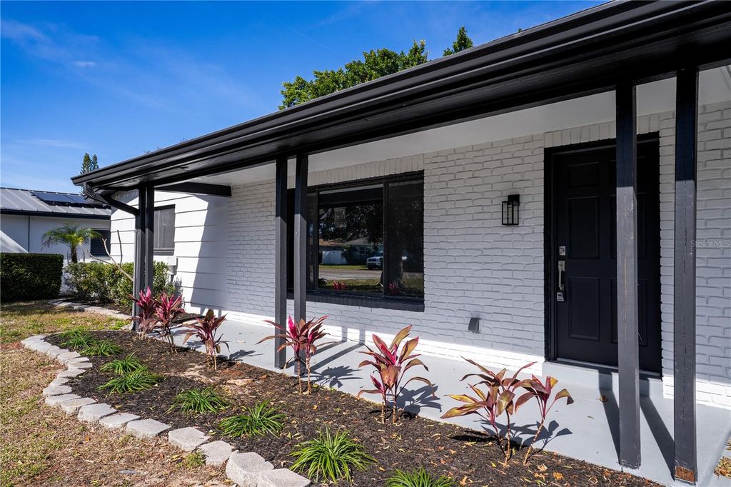 Image 2 of property listing at 13845 94TH AVENUE, Seminole, FL 33776