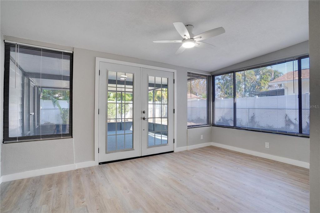 Image 11 of property listing at 13845 94TH AVENUE, Seminole, FL 33776