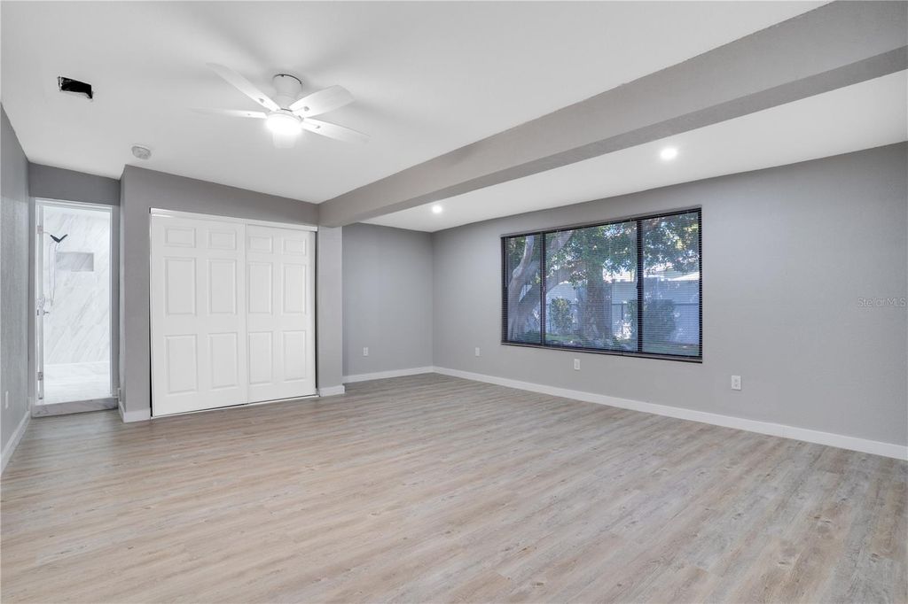 Image 13 of property listing at 13845 94TH AVENUE, Seminole, FL 33776