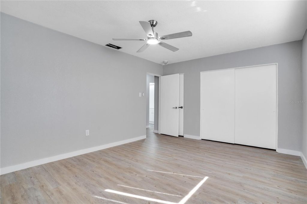 Image 18 of property listing at 13845 94TH AVENUE, Seminole, FL 33776