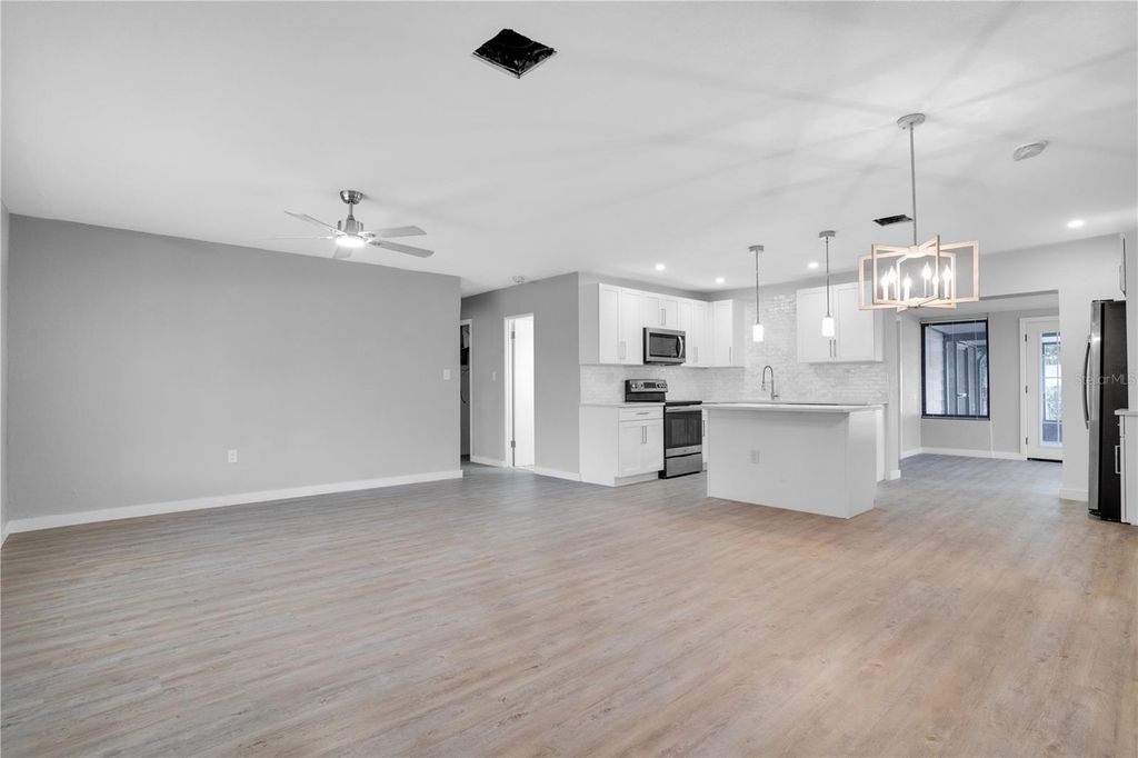 Image 3 of property listing at 13845 94TH AVENUE, Seminole, FL 33776