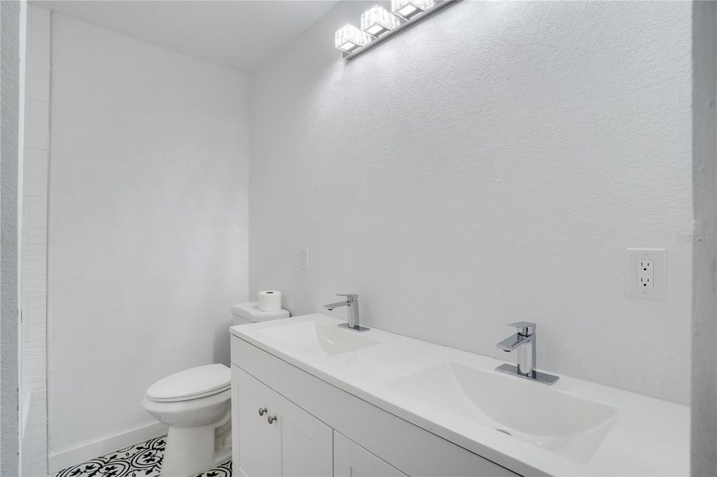 Image 21 of property listing at 13845 94TH AVENUE, Seminole, FL 33776