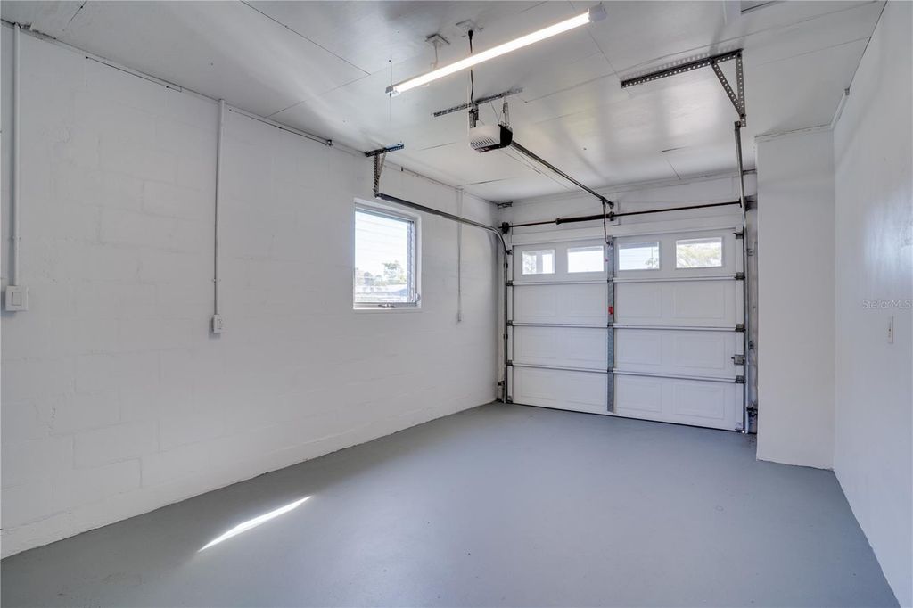 Image 23 of property listing at 13845 94TH AVENUE, Seminole, FL 33776