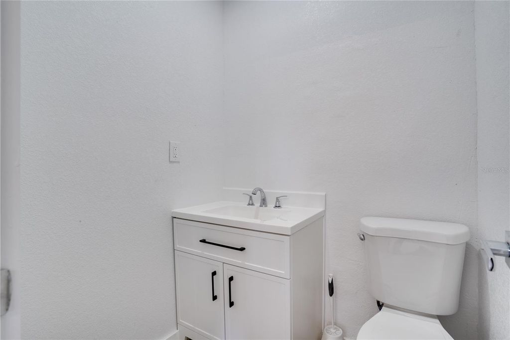 Image 24 of property listing at 13845 94TH AVENUE, Seminole, FL 33776