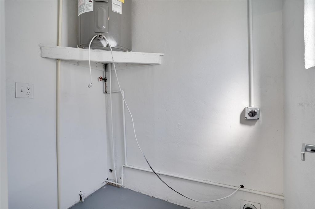 Image 25 of property listing at 13845 94TH AVENUE, Seminole, FL 33776