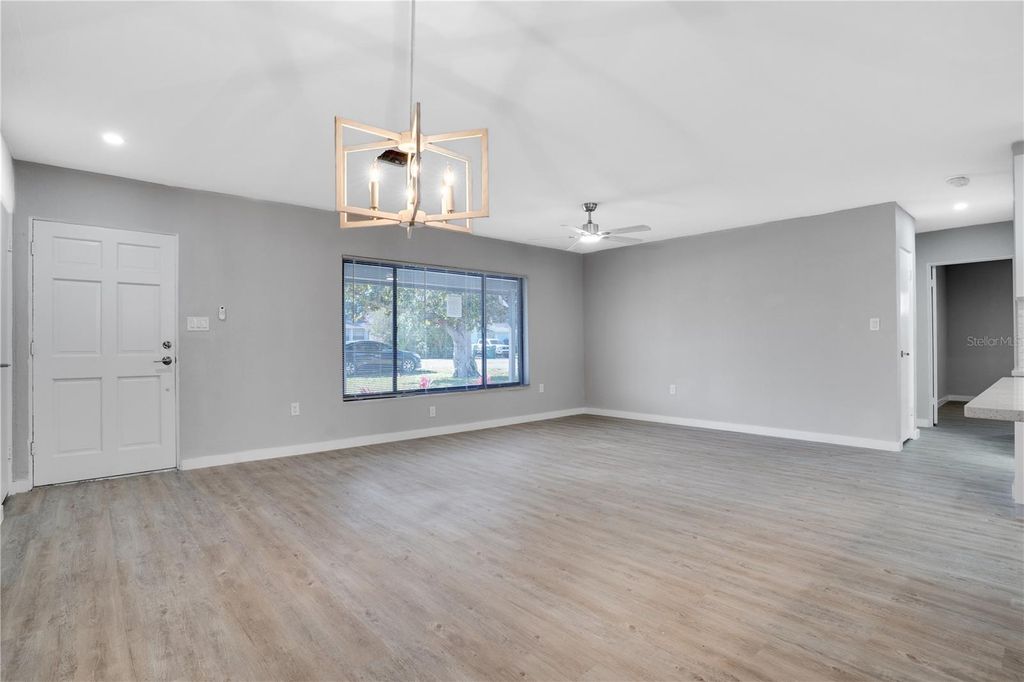 Image 4 of property listing at 13845 94TH AVENUE, Seminole, FL 33776