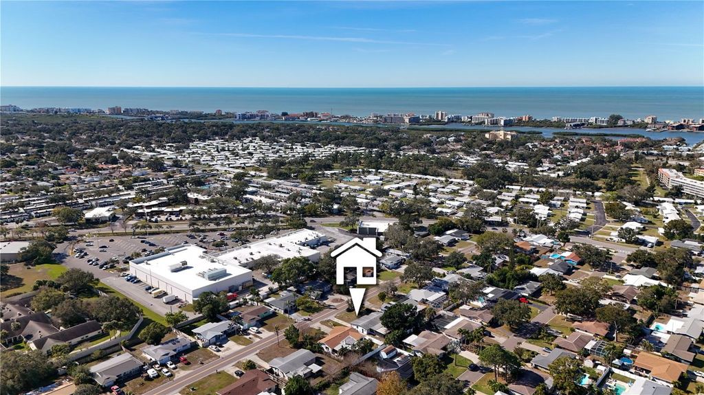 Image 33 of property listing at 13845 94TH AVENUE, Seminole, FL 33776