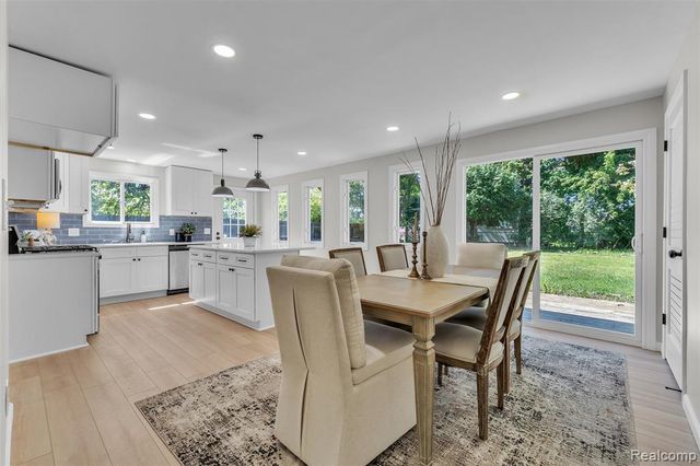 2890 Beland Avenue, Keego Harbor, MI 48320