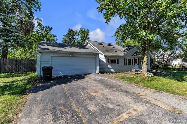 2890 Beland Avenue, Keego Harbor, MI 48320