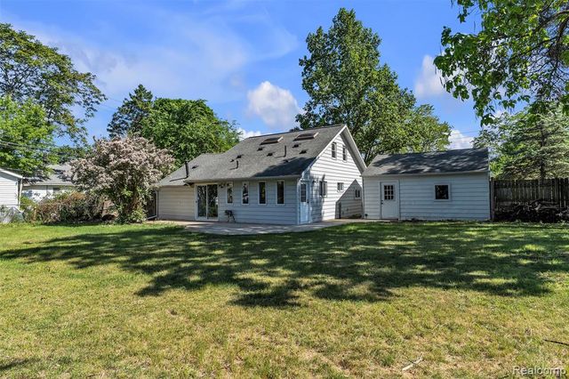 2890 Beland Avenue, Keego Harbor, MI 48320