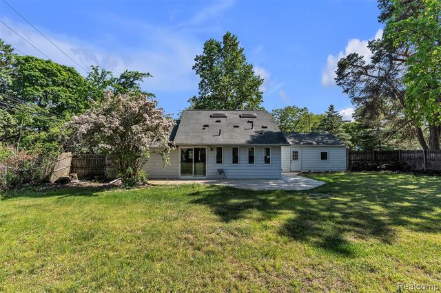 2890 Beland Avenue, Keego Harbor, MI 48320