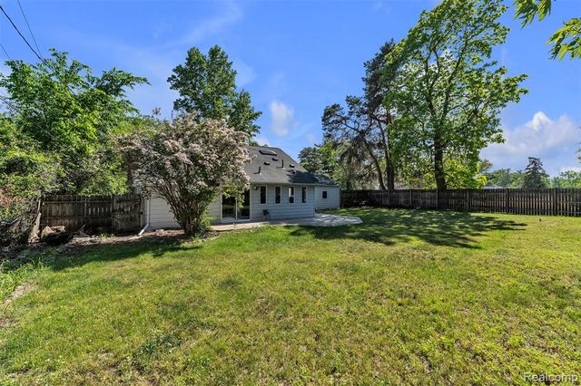 2890 Beland Avenue, Keego Harbor, MI 48320