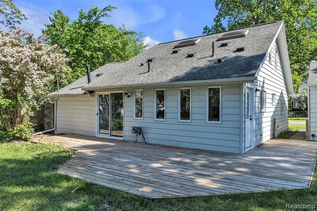 2890 Beland Avenue, Keego Harbor, MI 48320