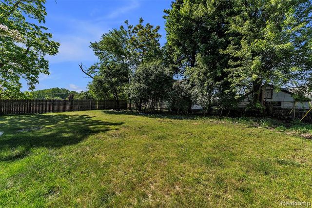 2890 Beland Avenue, Keego Harbor, MI 48320